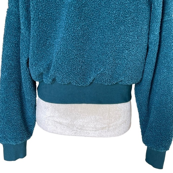 Fabletics Women’s Malia Polar Fleece Sweatshirt Size M Teal Pullover Crop Comfy - Picture 8 of 10